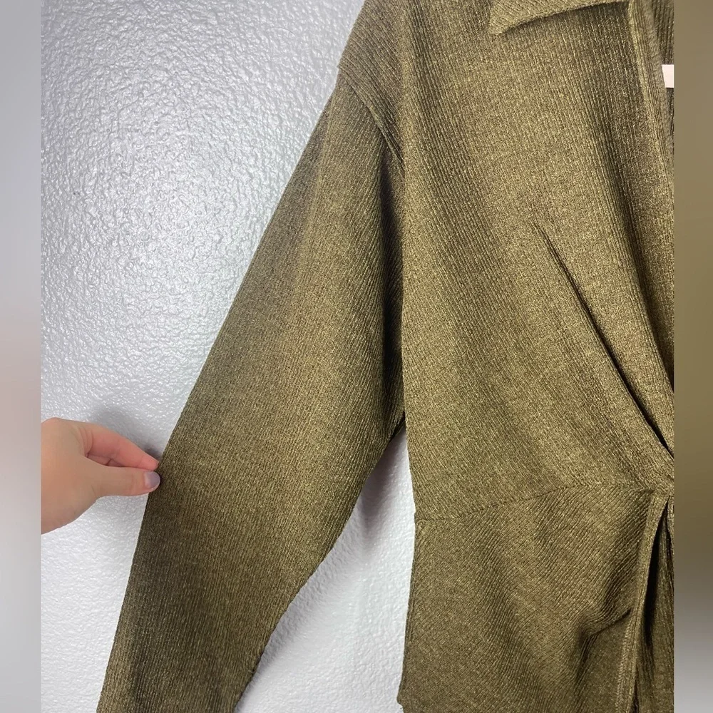NWT Madewell Twist Front Long Sleeve Shimmery Top Womens S Green Button Mature - Picture 9 of 13